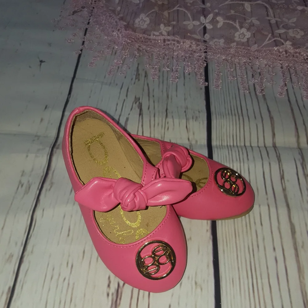 Girls size 6 Bebe slip on flats EUC